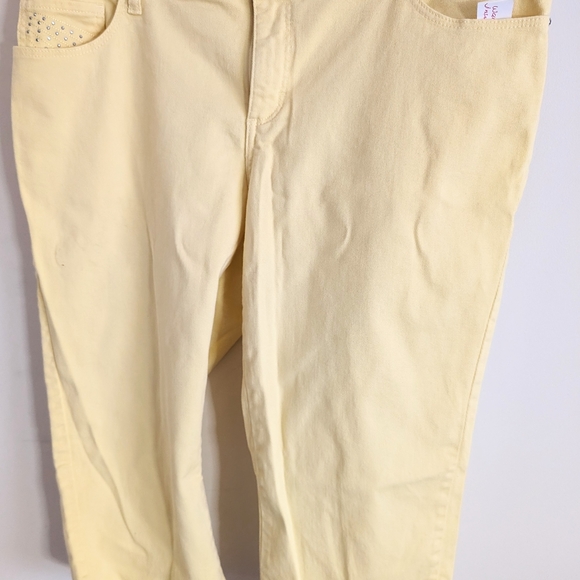 Lee  Women's Classic Fit Capris yellow with Rhinestones pockets accents - Picture 6 of 7